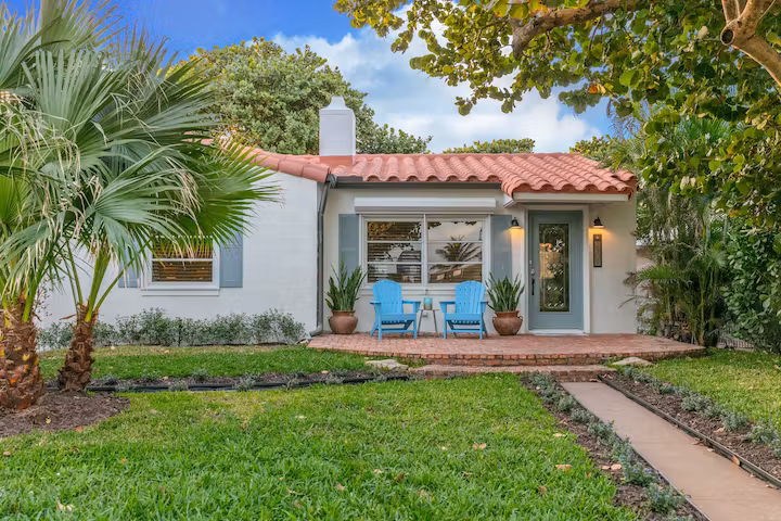 The Fort Lauderdale Tiki-Retreat Private Pool, Hot Tub & Convertible Games Hub